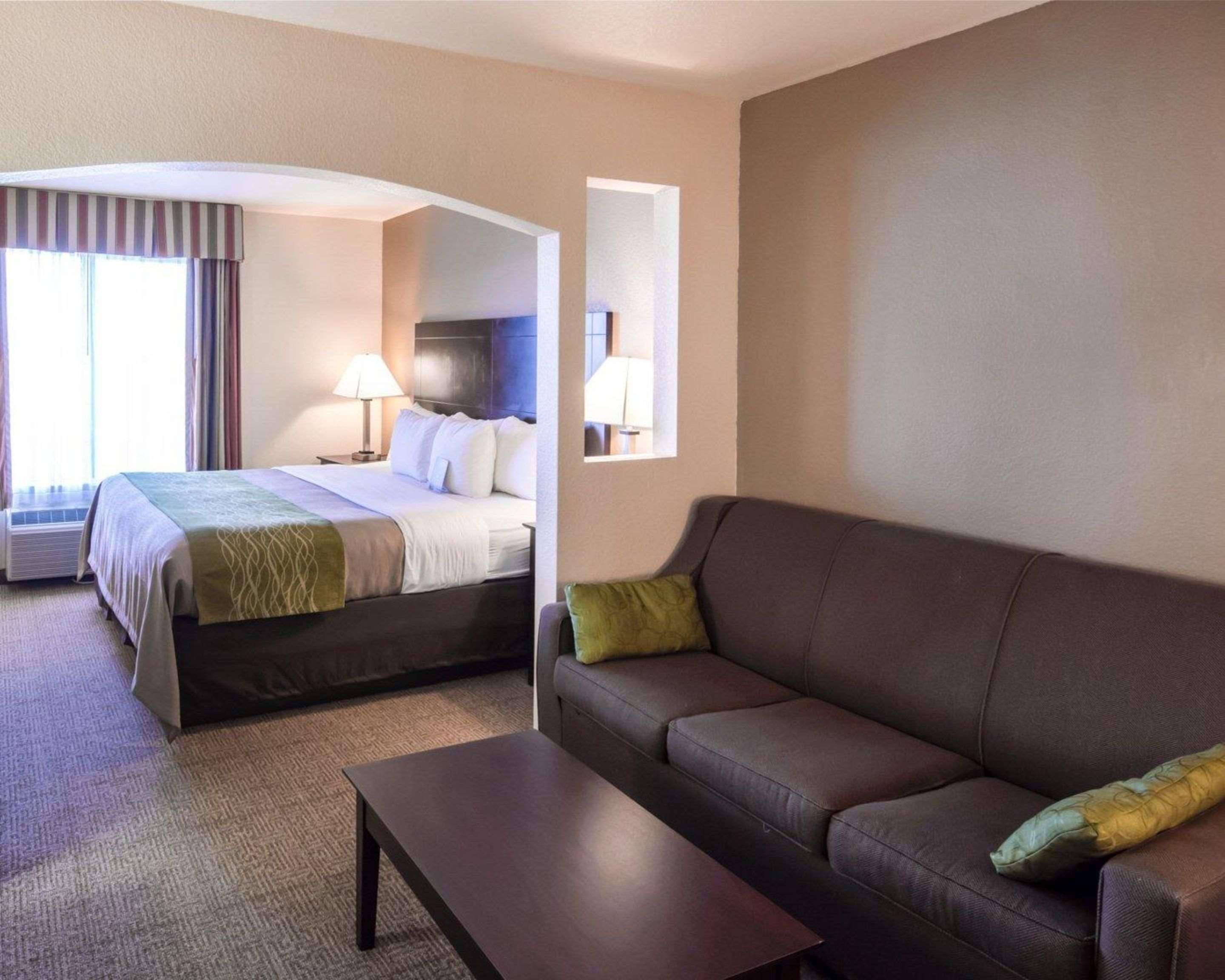 Comfort Inn & Suites Mansfield Bagian luar foto