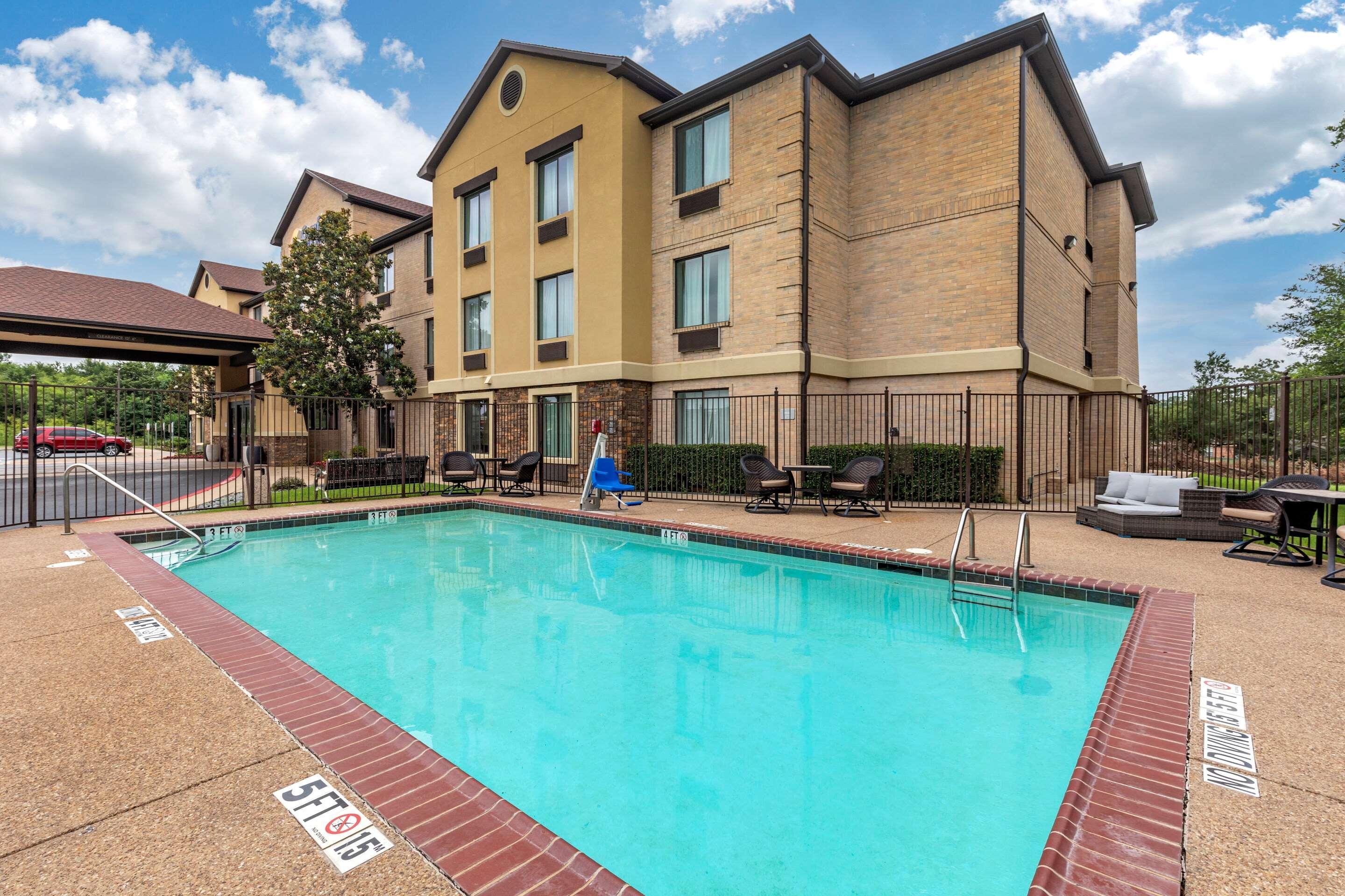 Comfort Inn & Suites Mansfield Bagian luar foto