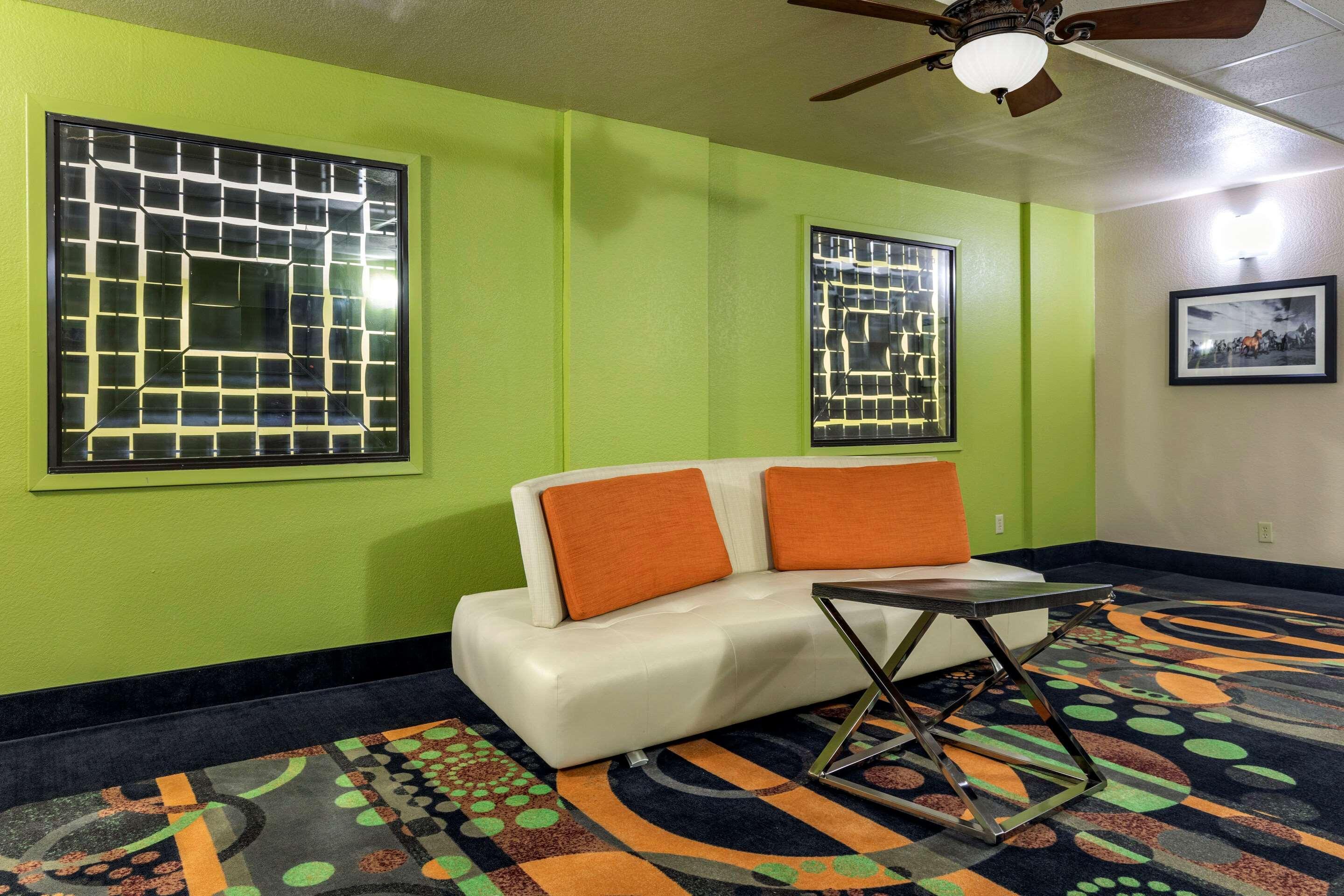 Comfort Inn & Suites Mansfield Bagian luar foto
