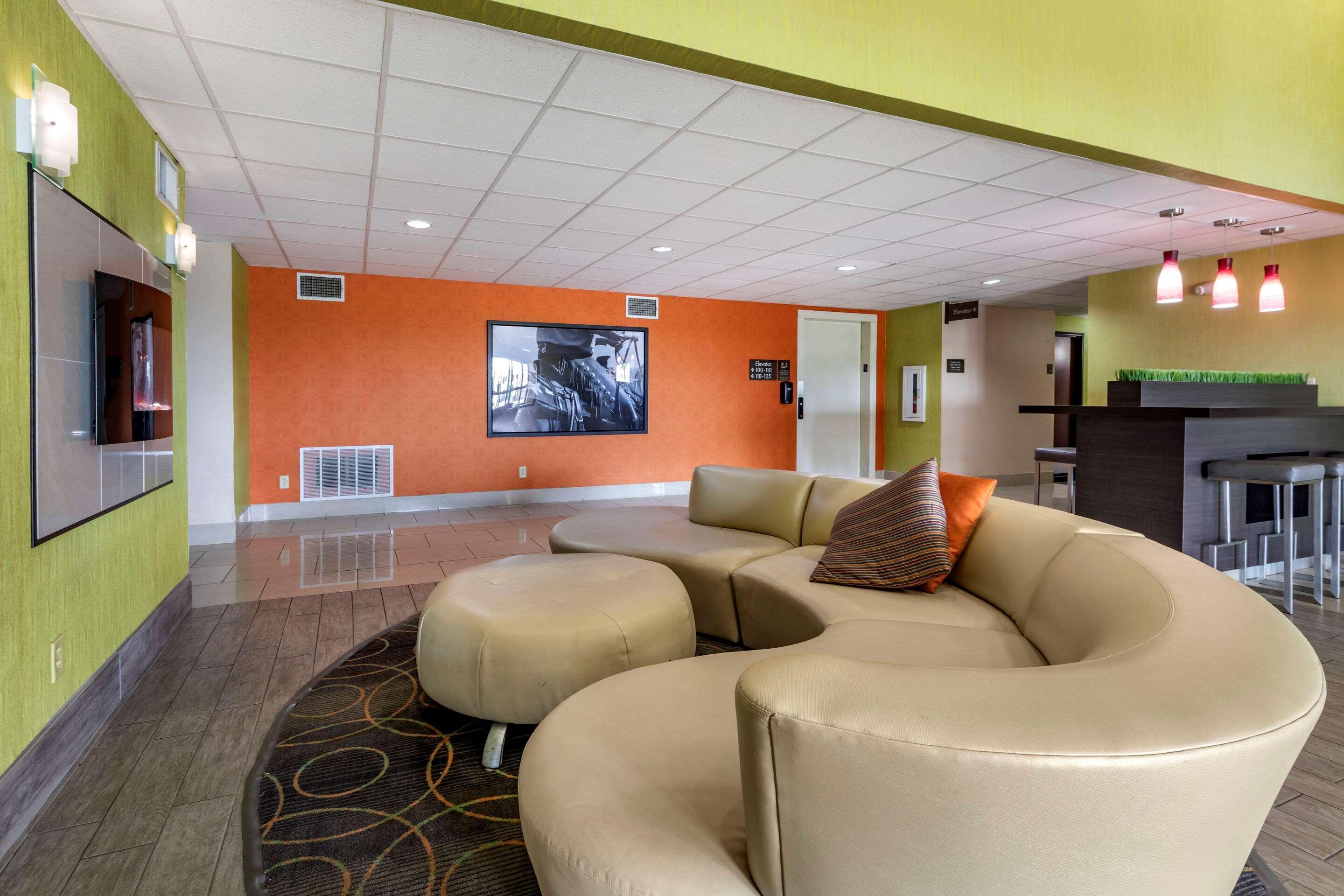 Comfort Inn & Suites Mansfield Bagian luar foto