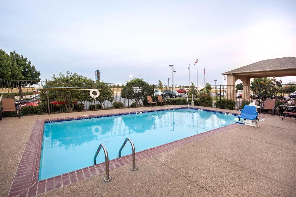 Comfort Inn & Suites Mansfield Bagian luar foto