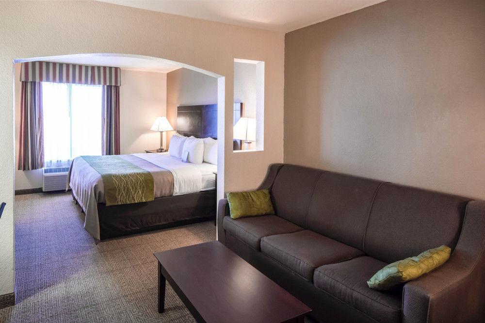 Comfort Inn & Suites Mansfield Bagian luar foto