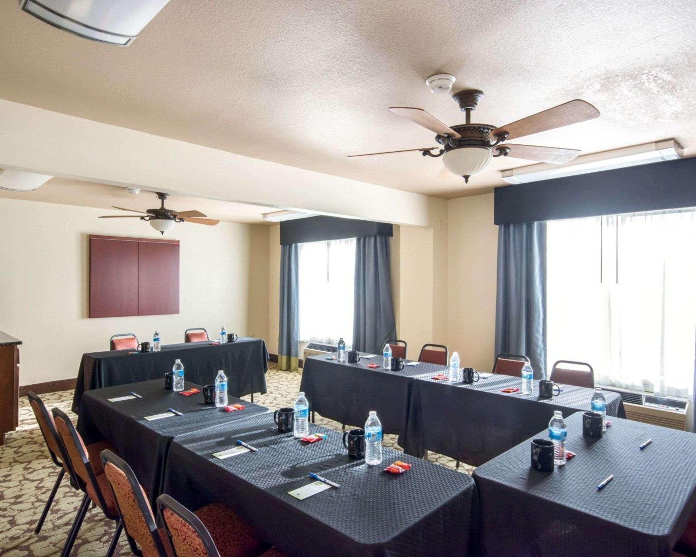 Comfort Inn & Suites Mansfield Bagian luar foto