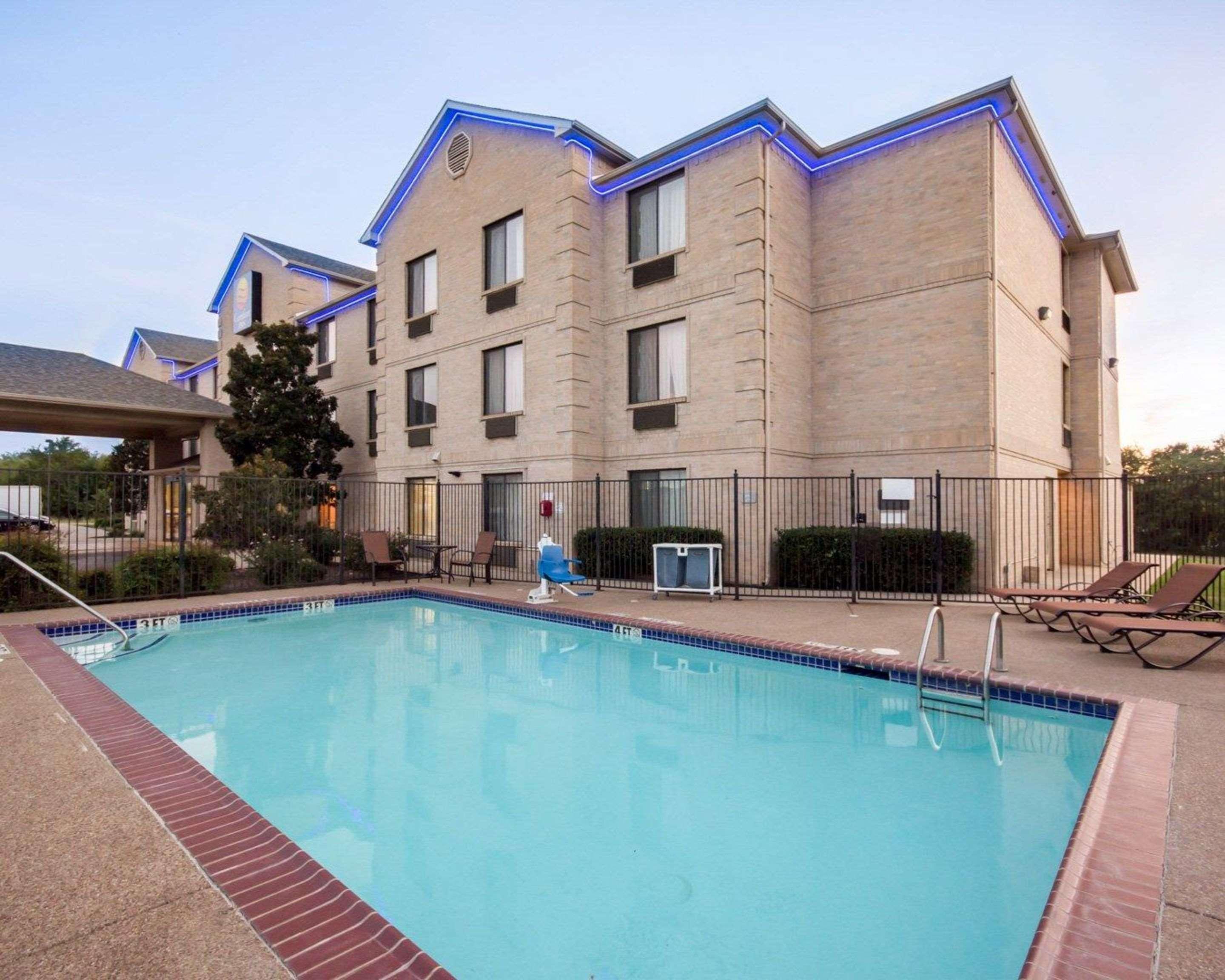 Comfort Inn & Suites Mansfield Bagian luar foto